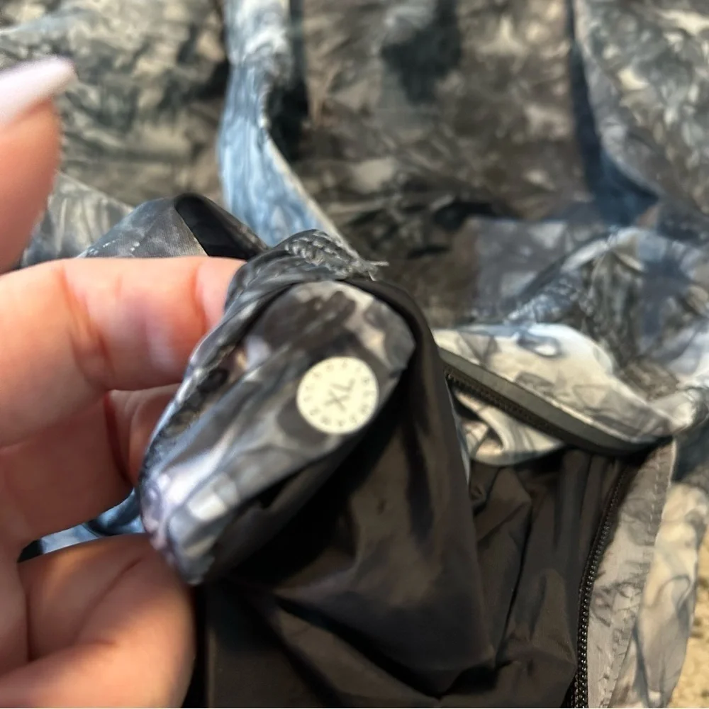 Lululemon Gray & Black Here to Move Reynisfjara Quarter Zip Hood Jacket Size XL